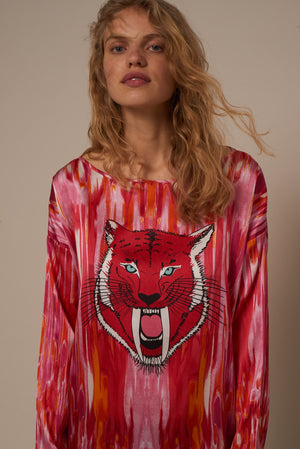 
                
                    Load image into Gallery viewer, 2005 Patch blouse Sabertooth Red
                
            